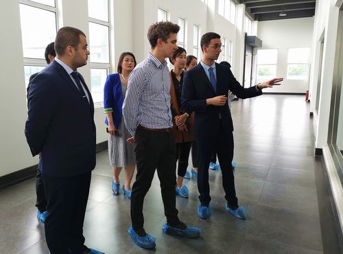 英國領事館馬修先生參觀潤盈生物