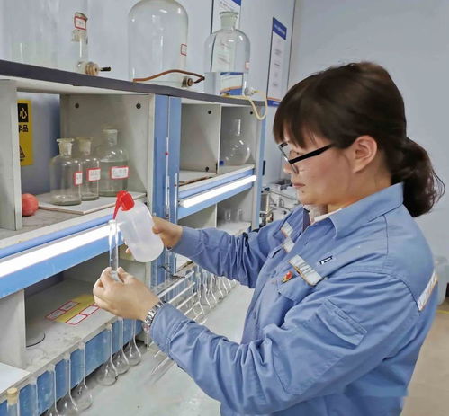 我院新型功能炭材料研究開(kāi)發(fā)項(xiàng)目組 劉亞菲和李賀家庭分別獲得鄭州市五一巾幗標(biāo)兵崗 五一巾幗標(biāo)兵稱(chēng)號(hào)和職工文明家庭