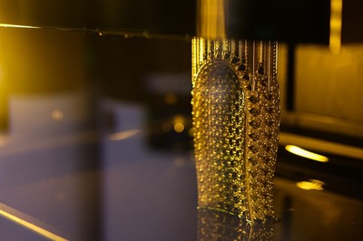 與阿迪達斯一同前往4D打印工廠,見證4D技術的無限可能性